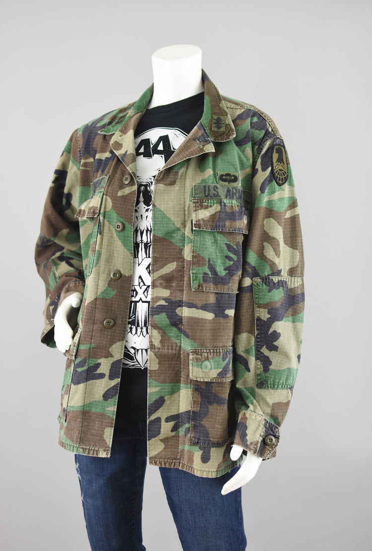 80s Distressed Camouflage Army Fatigue Shirt with Patches, Men's Medium Regular